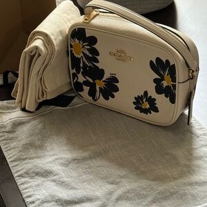 Coach Purse the Jamie daisy camera bag. in cream, yellow and blue